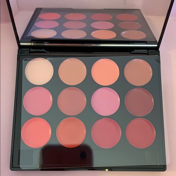 Lip statement palette - Picture 2 of 3